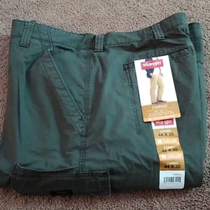 Wrangler khaki green size 44X30 new